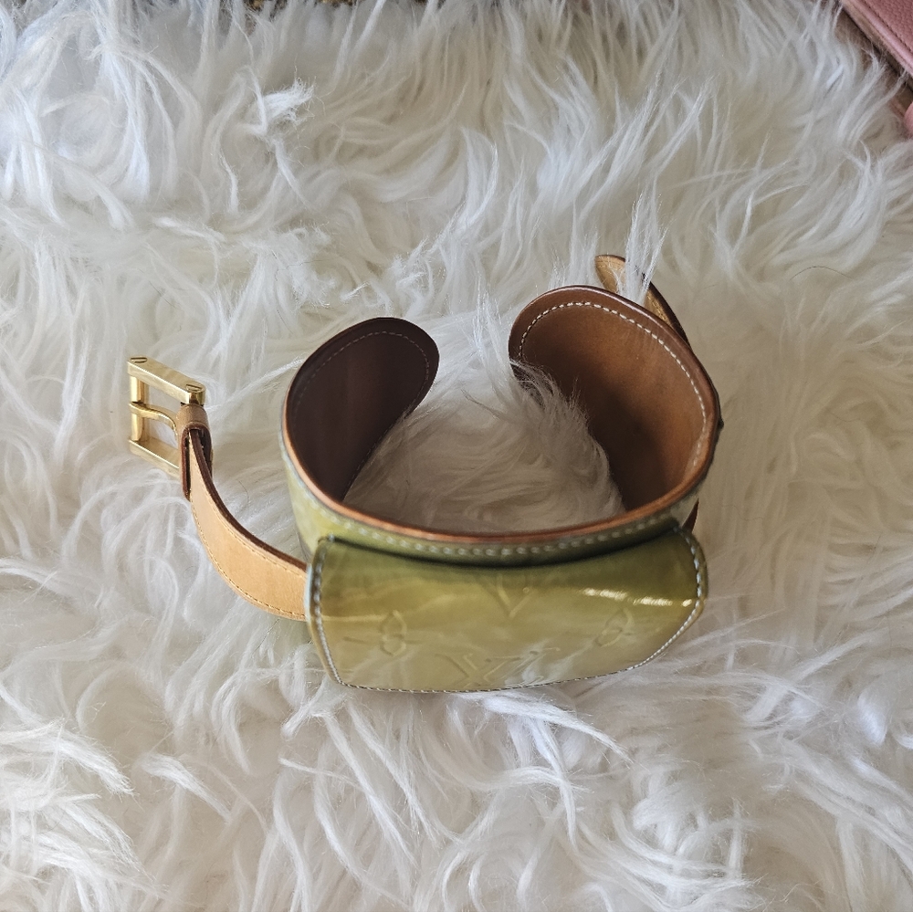 Louis Vuitton Olive and Tan Wristlet - Picture 5 of 16